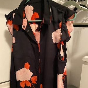 Black button collar blouse with flowers.